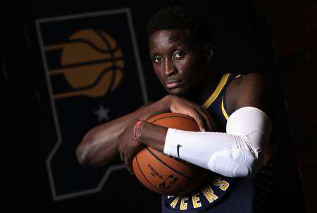 的目光都聚 的目光都聚